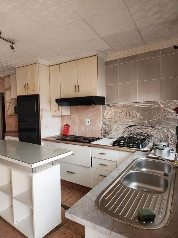 10 Bedroom Property for Sale in Montshioa North West